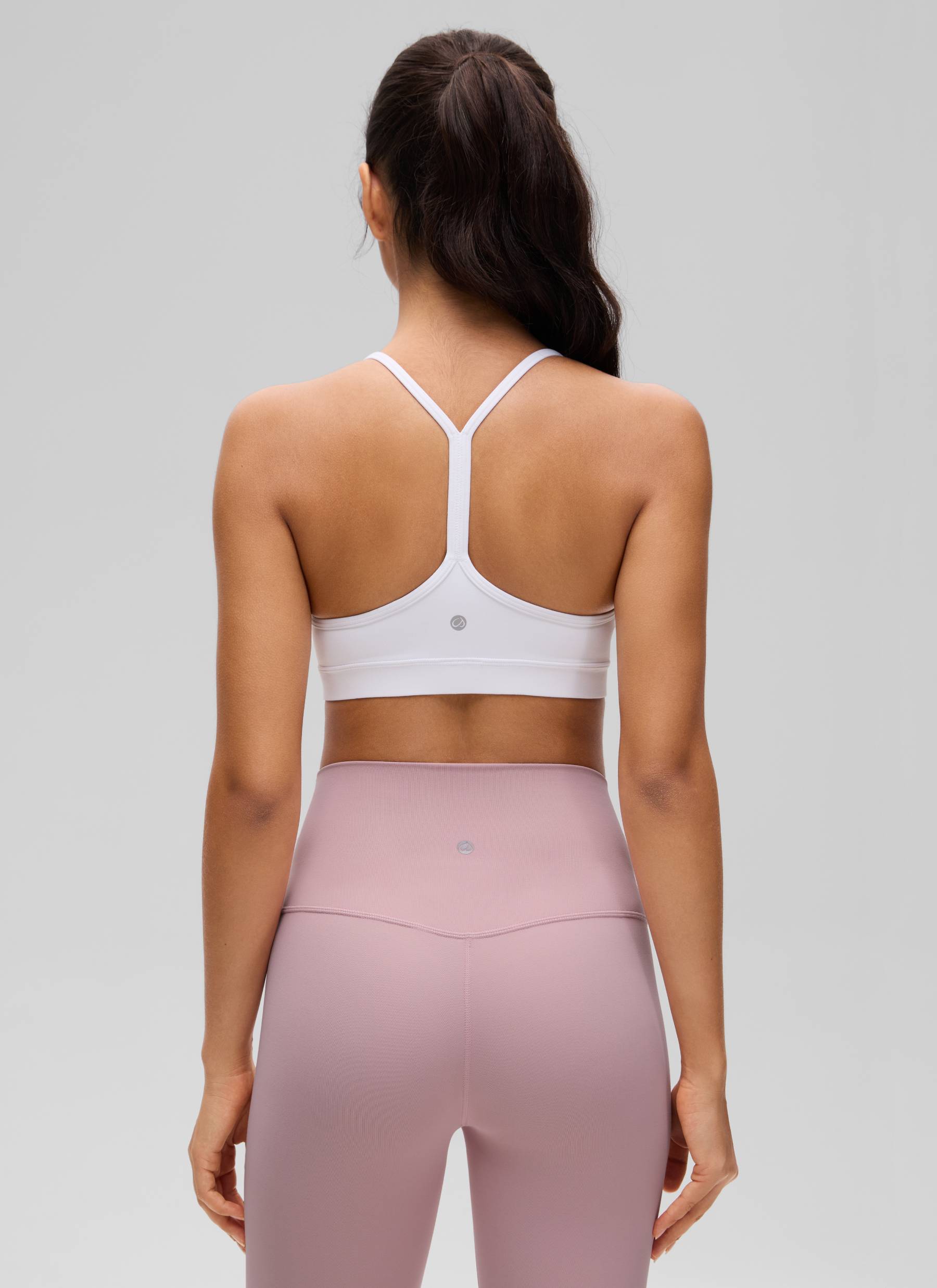 Áo lót thể thao CRZ YOGA dành cho nữ, kiểu dáng hỗ trợ nhẹ, thiết kế " Butterluxe ", cổ chữ Y, màu trắng