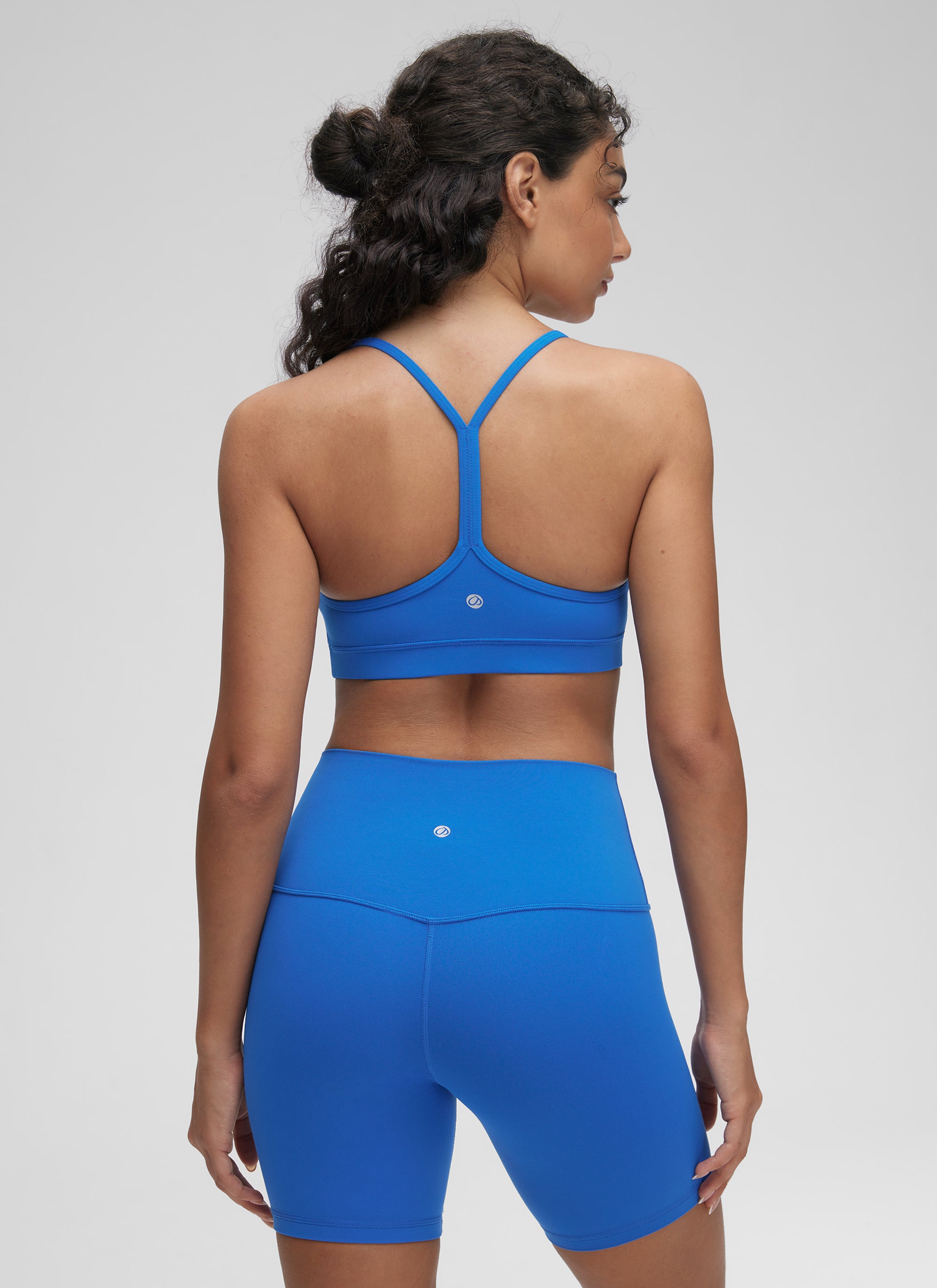 Áo lót thể thao CRZ YOGA dành cho nữ, kiểu dáng nhẹ nhàng, hỗ trợ vừa phải, cổ chữ Y, kiểu dáng " Butterluxe ", màu Xanh lấp lánh