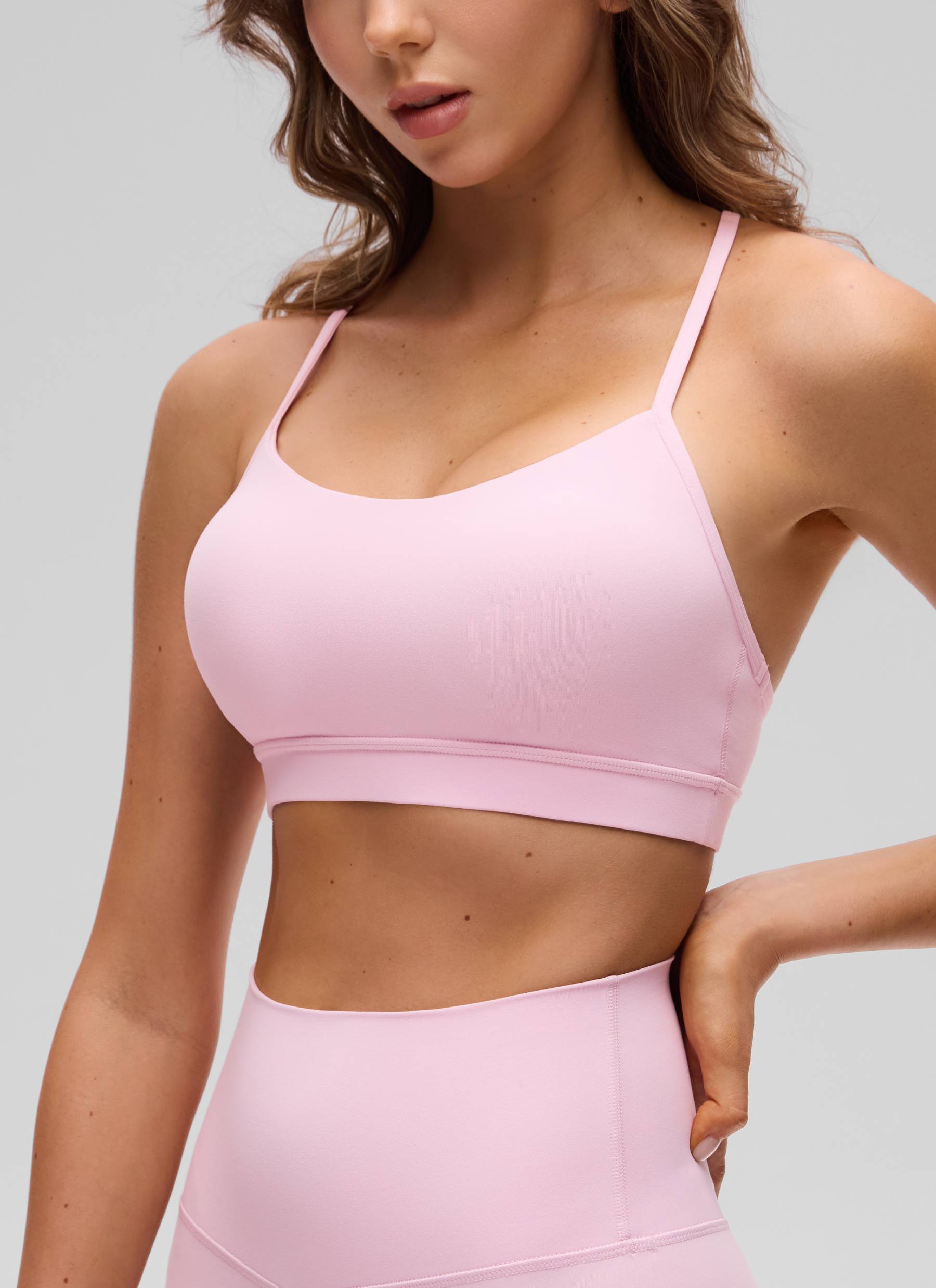 Áo lót thể thao CRZ YOGA dành cho nữ, kiểu dáng hỗ trợ nhẹ, thiết kế " Butterluxe ", cổ chữ Y, màu hồng hoa mẫu đơn