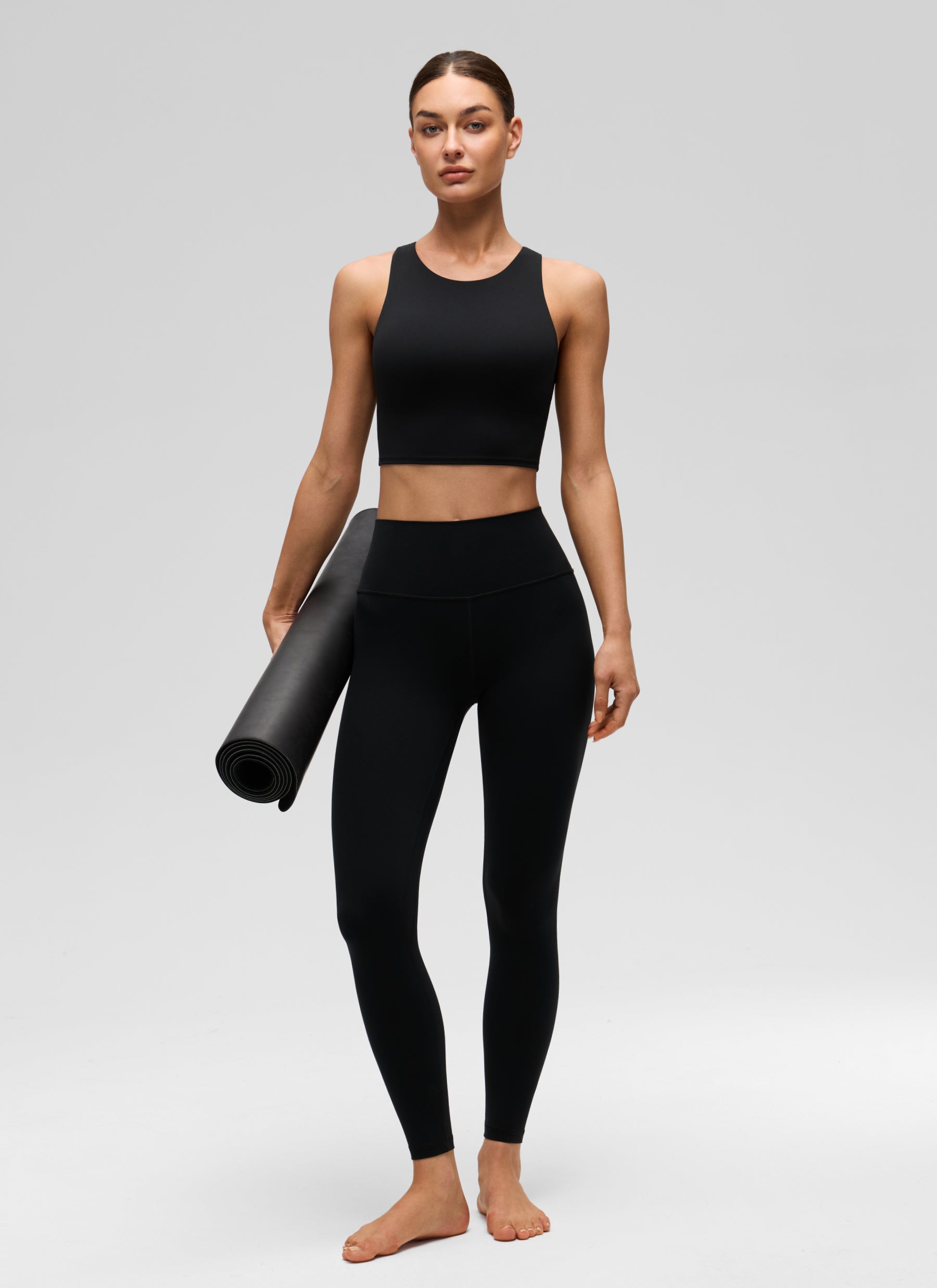 CRZ YOGA  Áo thun yoga nữ cổ cao, lưng khoét sâu, tay ngắn, độ hỗ trợ thấp, chất liệu Butterluxe , màu đen