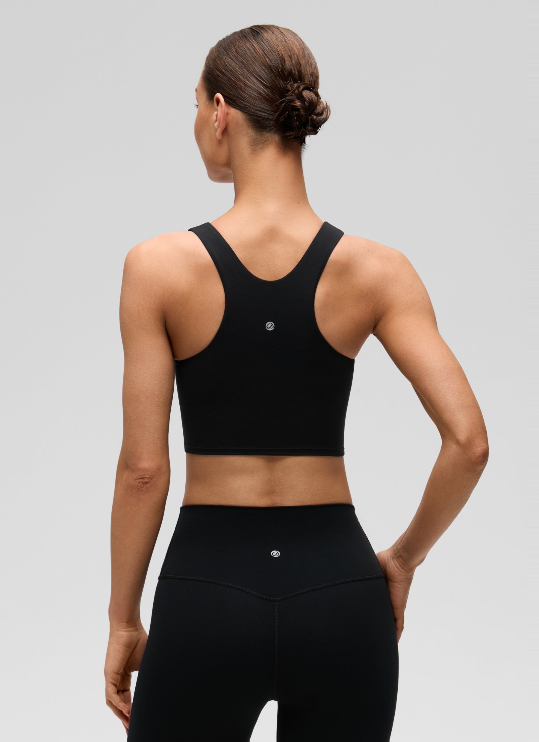 CRZ YOGA  Áo thun yoga nữ cổ cao, lưng khoét sâu, tay ngắn, độ hỗ trợ thấp, chất liệu Butterluxe , màu đen
