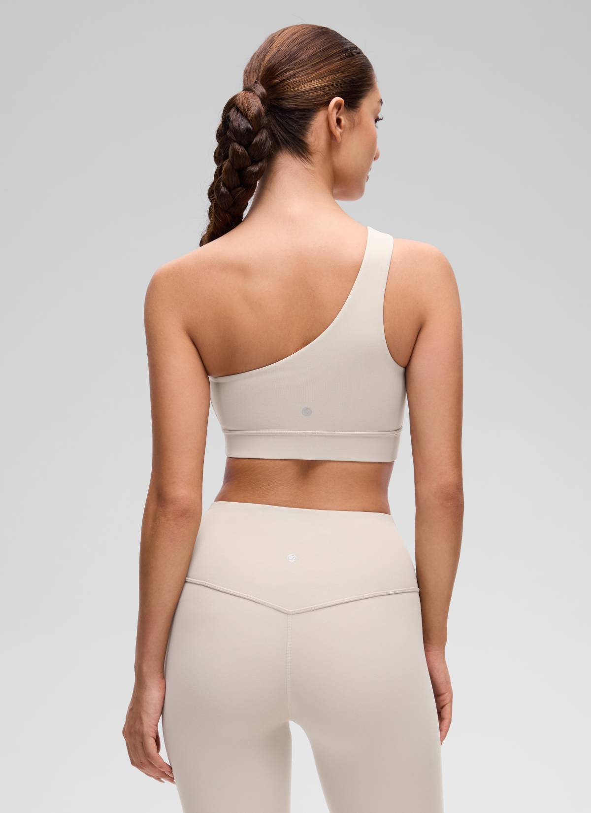 CRZ YOGA Butterluxe Áo lót thể thao một vai dành cho nữ, kiểu bất đối xứng, có đệm, màu Mojave Tan