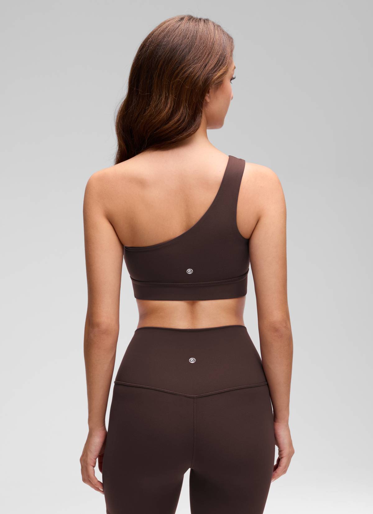 CRZ YOGA Butterluxe Áo lót thể thao một vai dành cho nữ, thiết kế bất đối xứng, có đệm, màu nâu sô-cô-la nóng