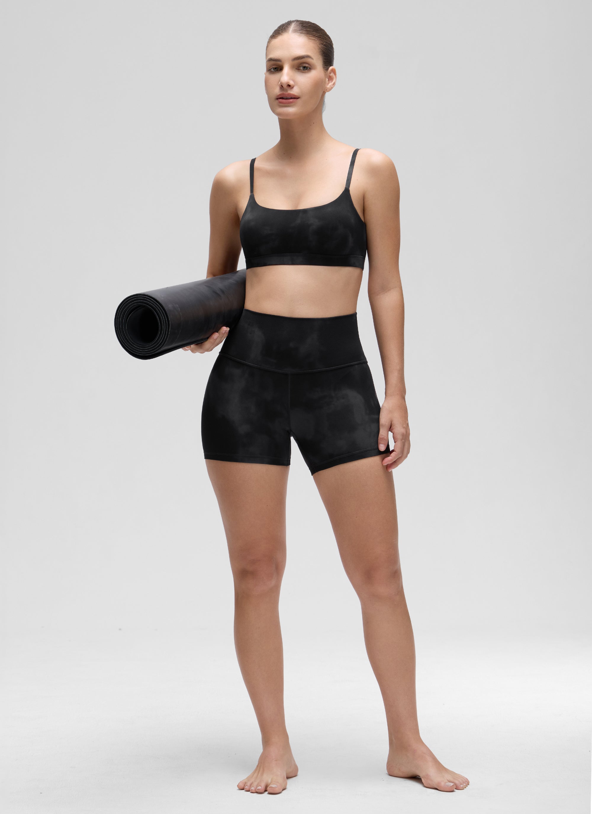 CRZ YOGA - Áo lót thể thao dành cho nữ kiểu cổ tròn, dây mảnh có thể điều chỉnh, họa tiết hoa tie-dye màu đen ( Butterluxe )