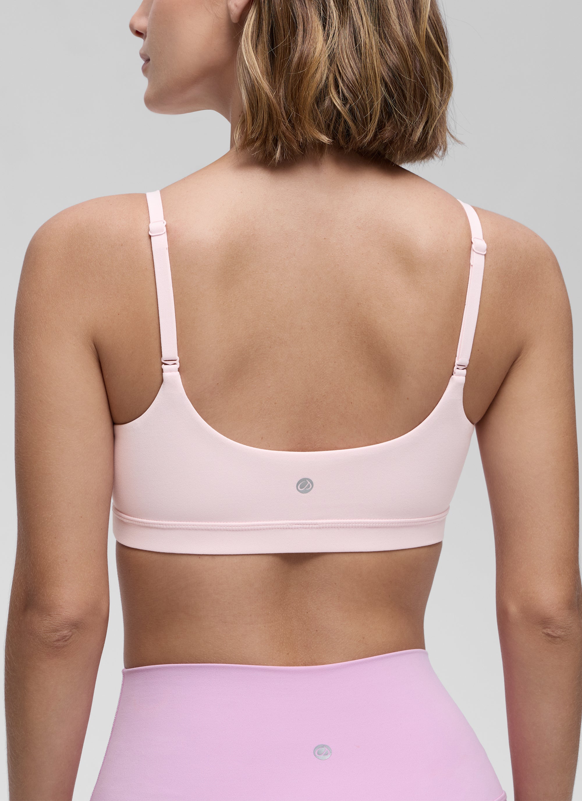 CRZ YOGA Áo lót thể thao dành cho nữ kiểu cổ tròn, dây mảnh có thể điều chỉnh, chất liệu vải " Butterluxe ", màu hồng dâu tây