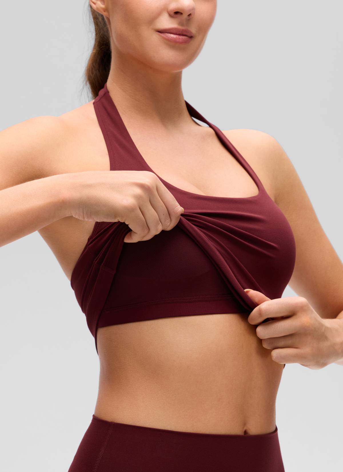 CRZ YOGA Áo lót thể thao kiểu halter dáng dài dành cho nữ, áo crop top thể thao " Butterluxe ", màu Đỏ Merlot
