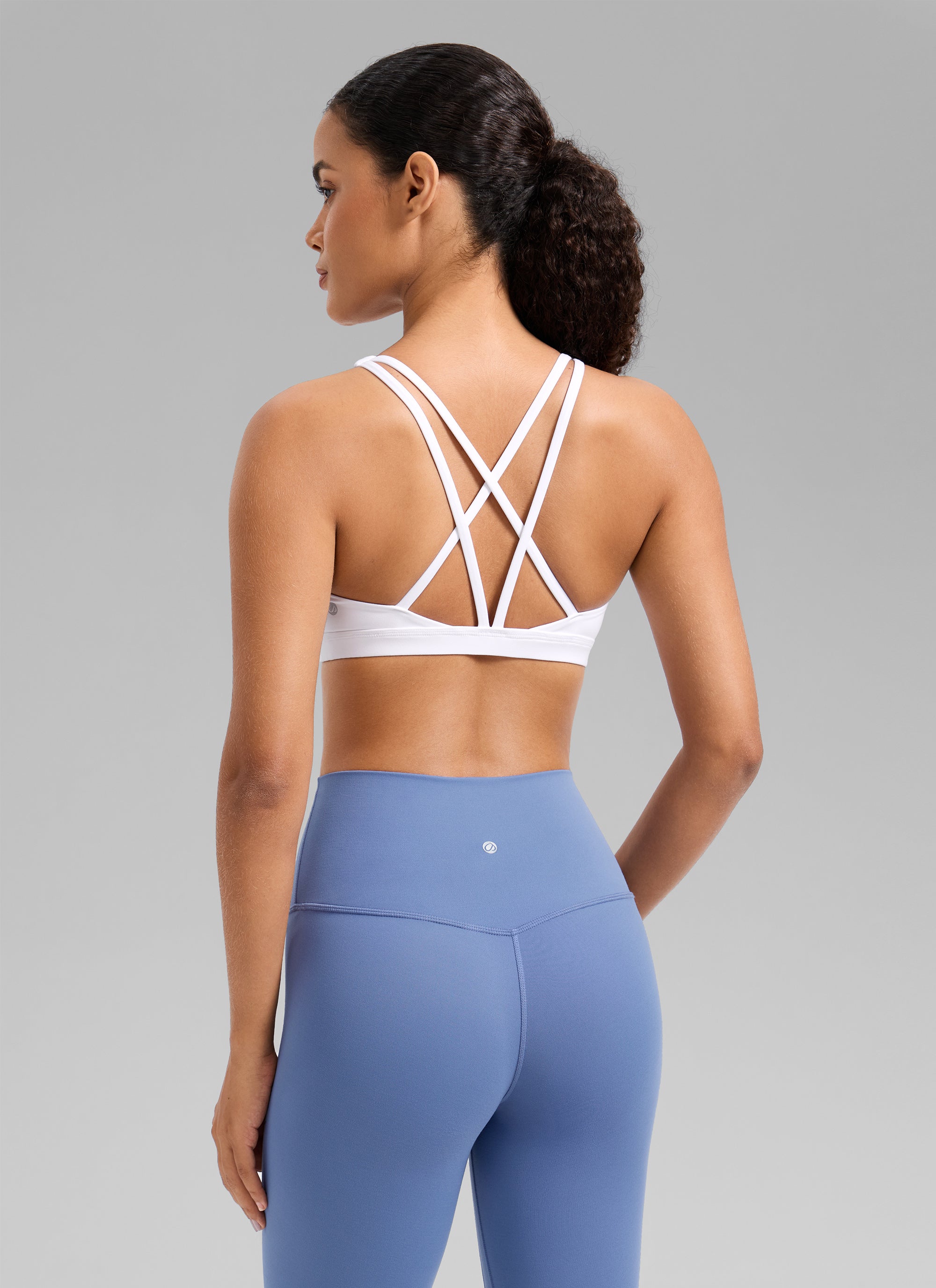 Áo lót thể thao CRZ YOGA dành cho nữ, kiểu cổ chữ U và dây chéo sau lưng, màu trắng, dành cho tập luyện với thiết kế “ Butterlift ”