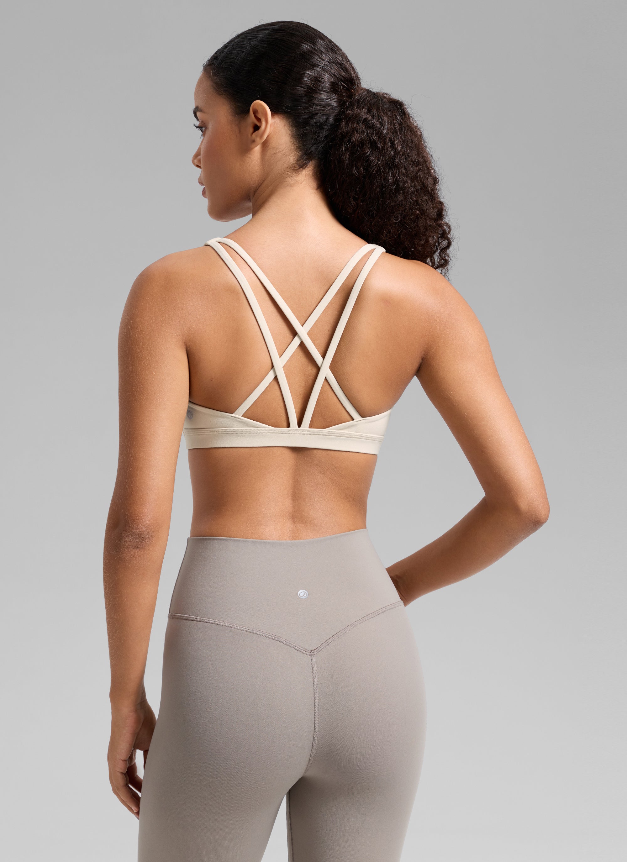 Áo lót thể thao CRZ YOGA dành cho nữ, kiểu cổ chữ U và dây chéo sau lưng, dành cho tập luyện " Butterlift ", màu Mojave Tan
