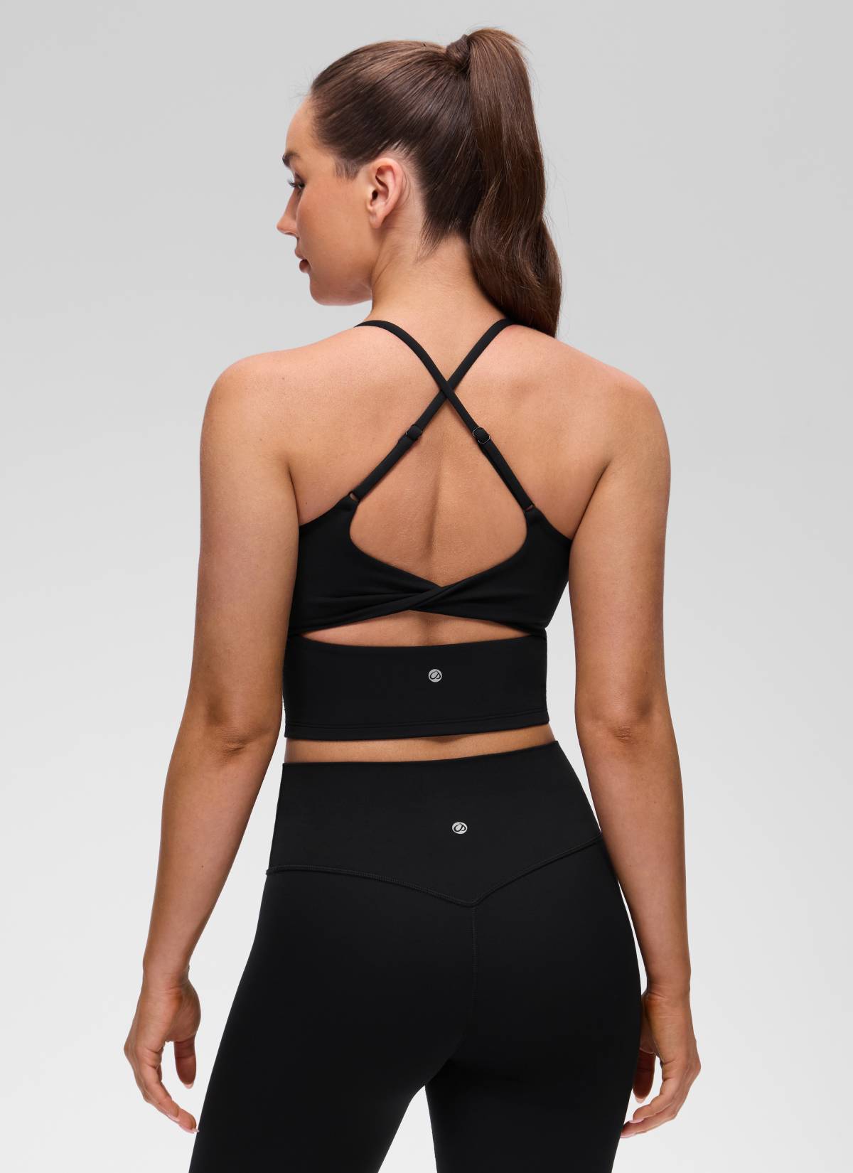 CRZ YOGA Áo thun nữ cổ chữ U, thiết kế xoắn lưng chéo, có áo lót tích hợp, họa tiết “ Butterluxe ”, màu đen
