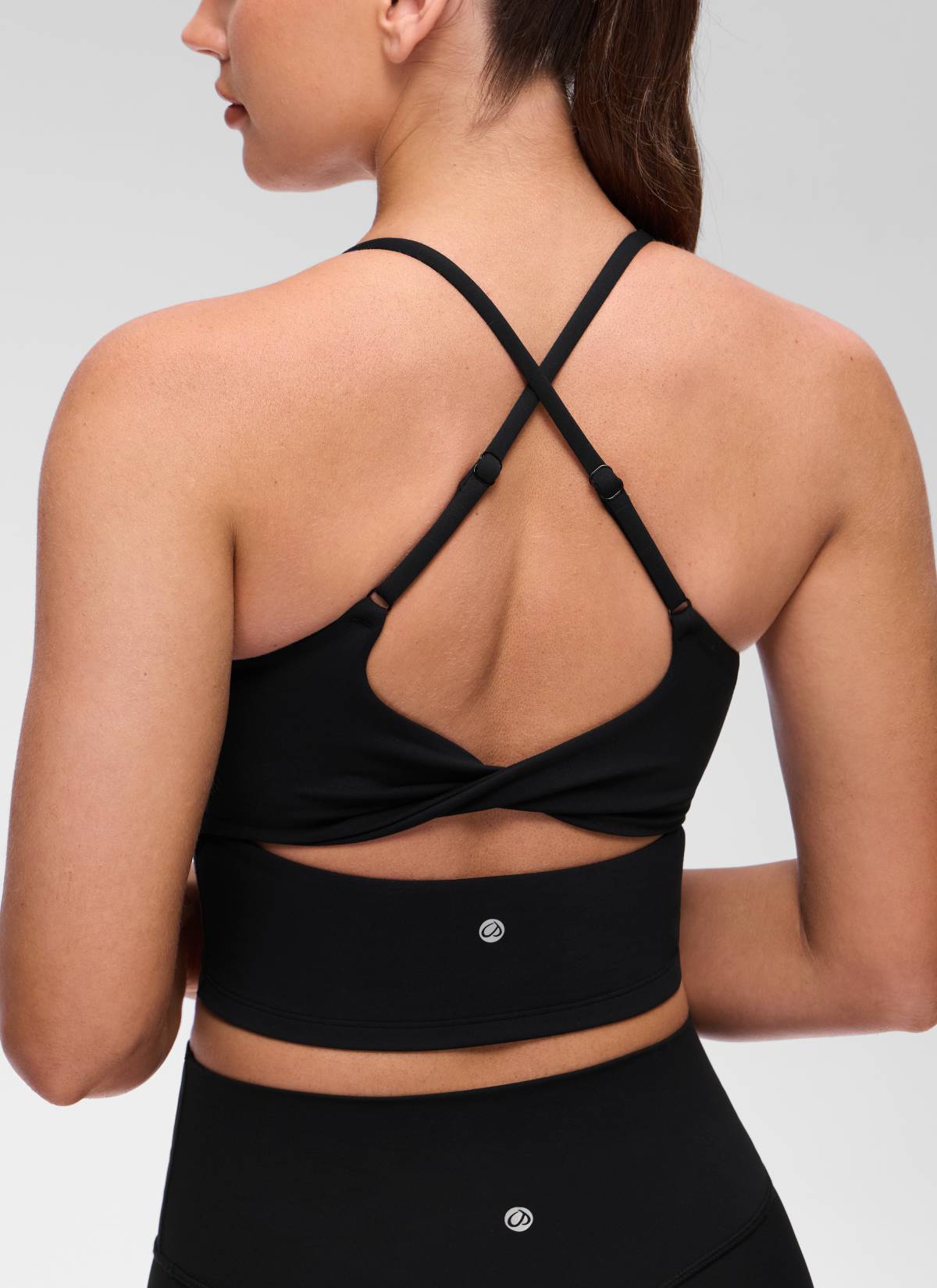 CRZ YOGA Áo thun nữ cổ chữ U, thiết kế xoắn lưng chéo, có áo lót tích hợp, họa tiết “ Butterluxe ”, màu đen