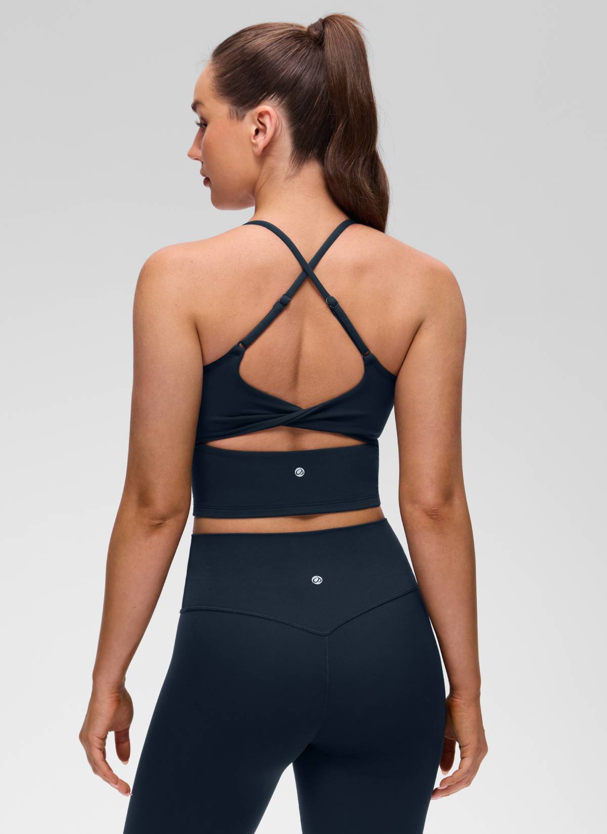 Butterluxe CRZ YOGA Áo thun nữ cổ chữ U, thiết kế xoắn lưng chéo, có áo lót tích hợp, màu xanh navy đậm