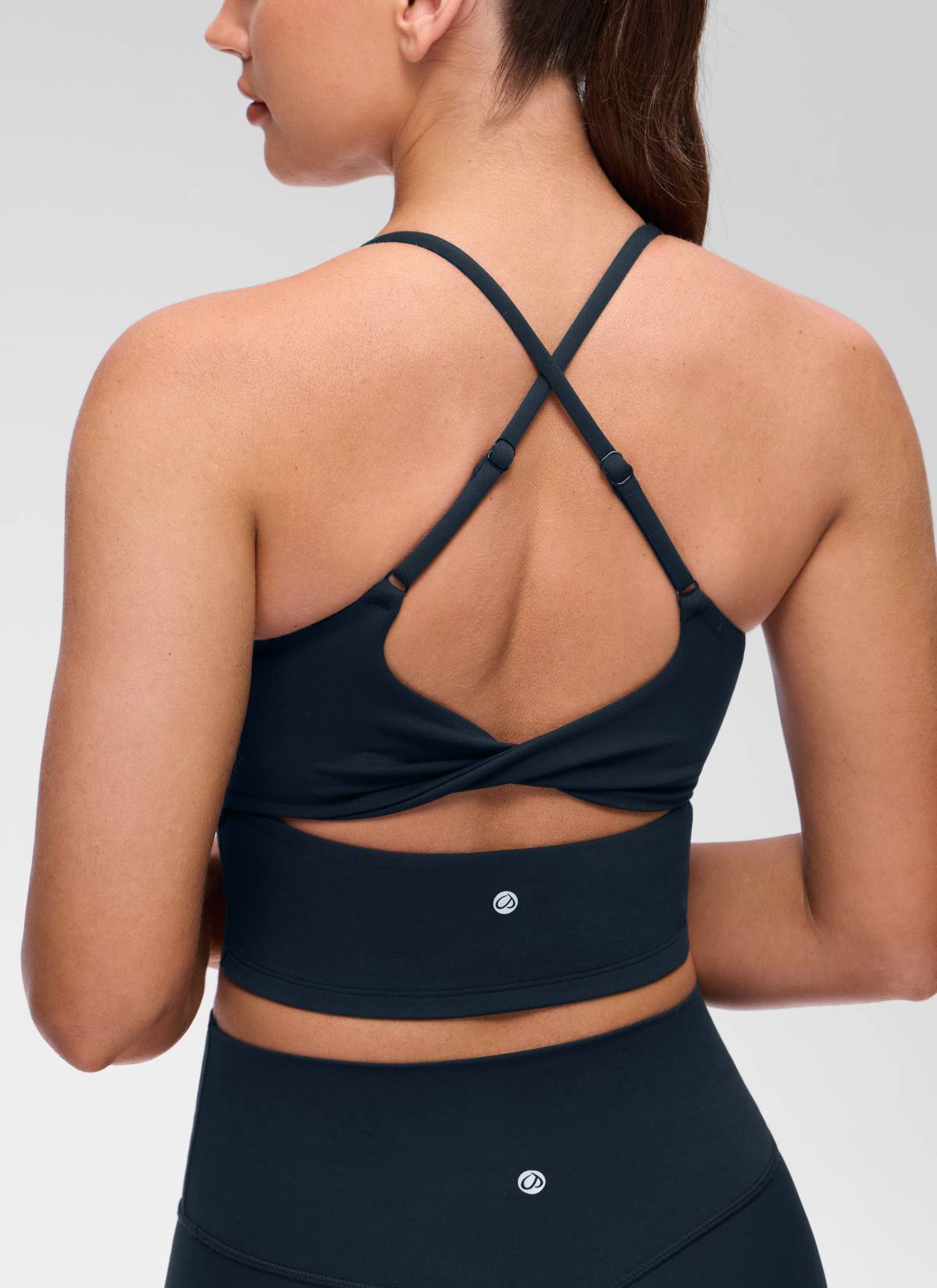 Butterluxe CRZ YOGA Áo thun nữ cổ chữ U, thiết kế xoắn lưng chéo, có áo lót tích hợp, màu xanh navy đậm