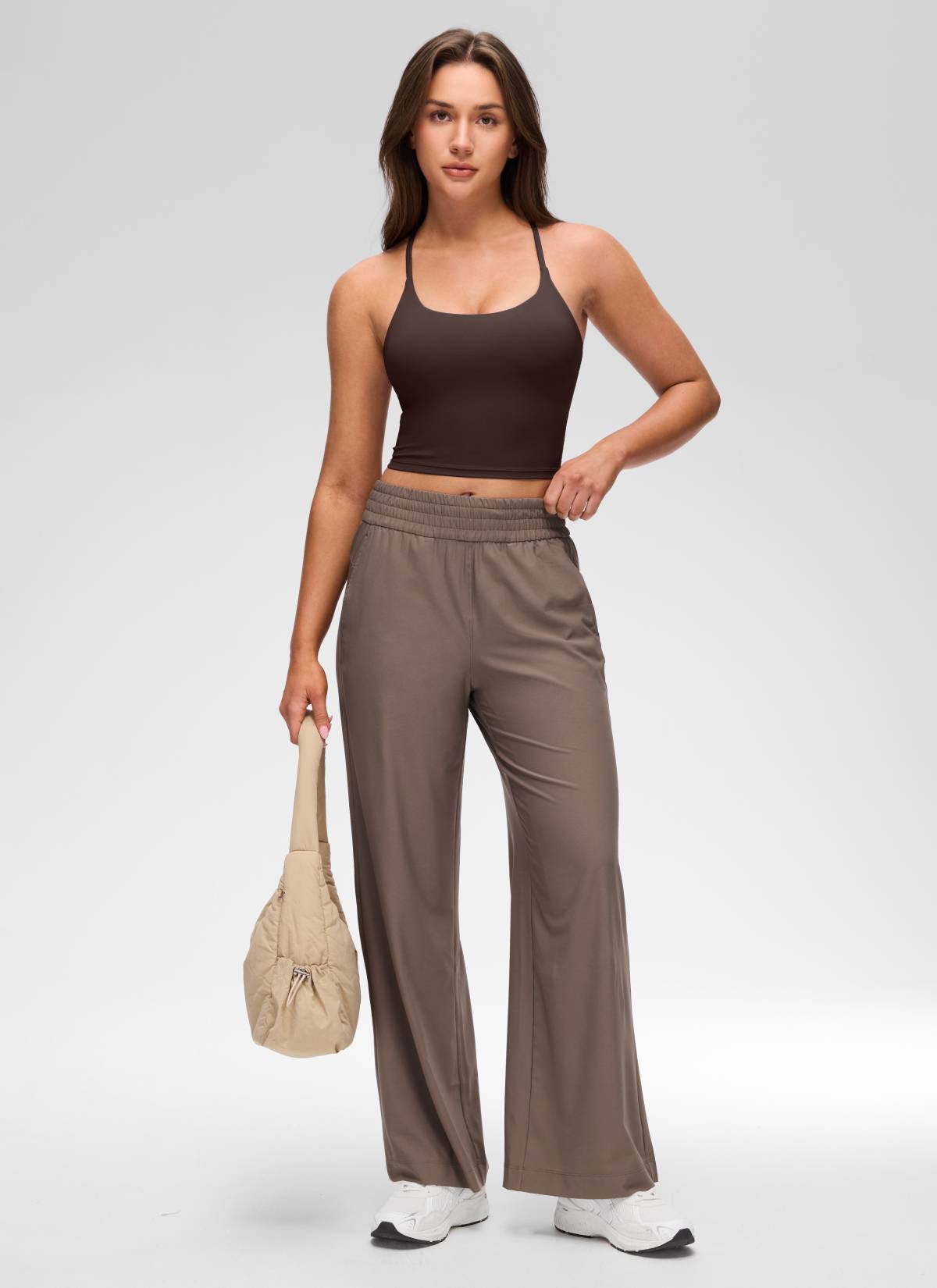 CRZ YOGA Áo thun nữ cổ chữ U, thiết kế xoắn lưng chéo, có áo lót tích hợp, họa tiết “ Butterluxe ”, màu nâu sô-cô-la nóng