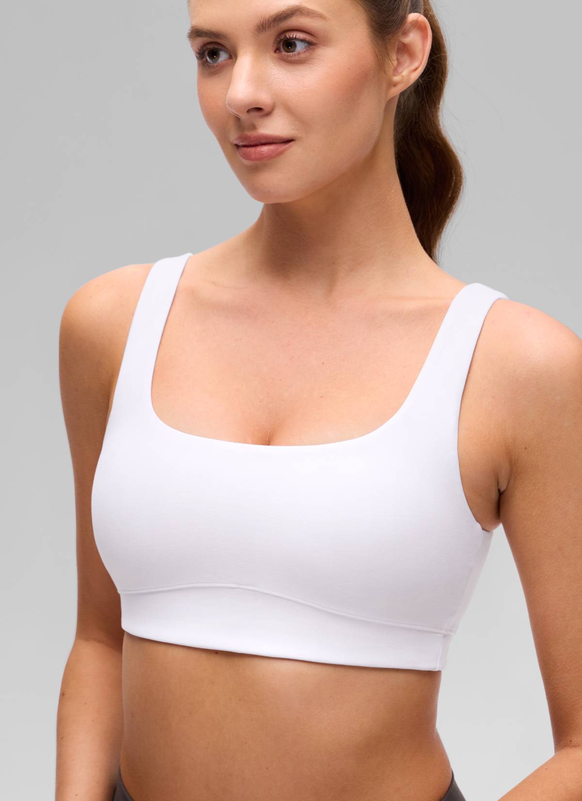 Áo lót thể thao CRZ YOGA dành cho nữ, kiểu dáng " Butterluxe ", cổ chữ U, độ nâng đỡ nhẹ, màu trắng