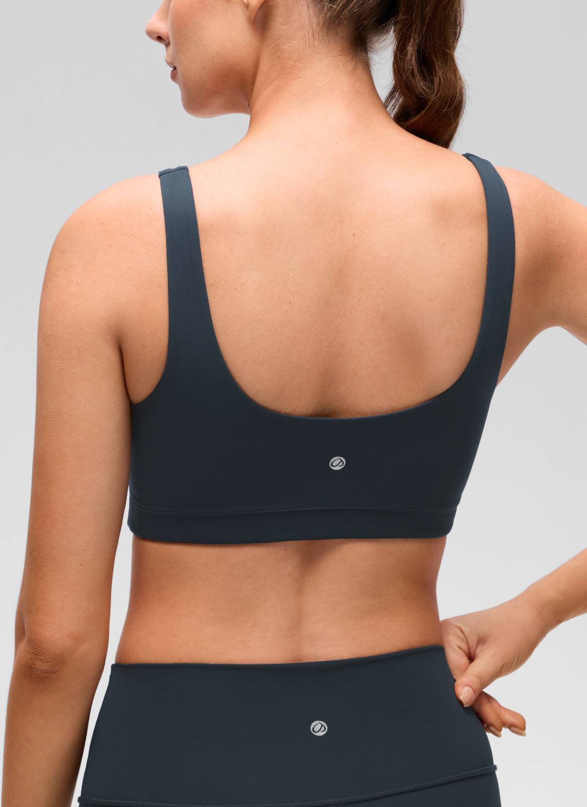 Áo lót thể thao CRZ YOGA dành cho nữ, kiểu dáng " Butterluxe ", cổ chữ U, độ nâng đỡ nhẹ, màu xanh navy đậm