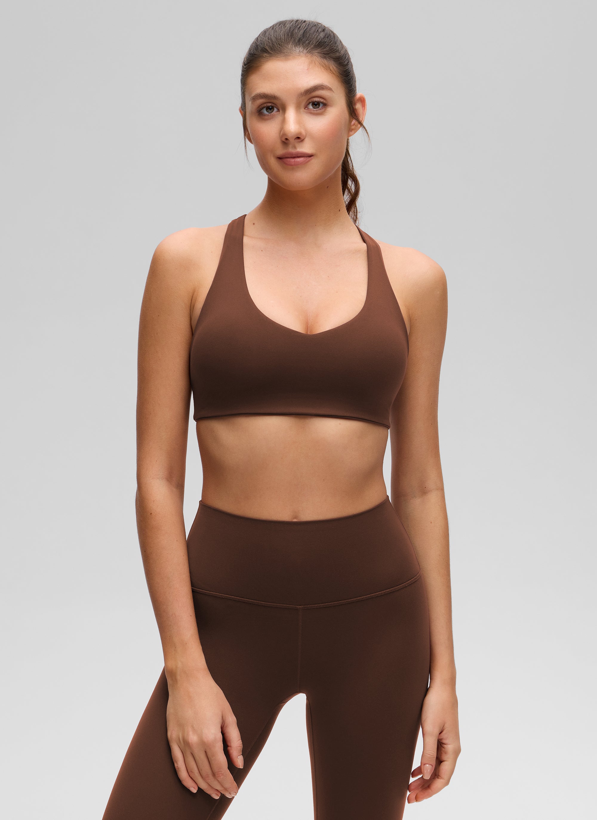 CRZ YOGA Áo yoga nữ kiểu cổ chữ V và lưng khoét sâu ( Butterluxe ) có áo lót thể thao tích hợp, màu nâu Lava