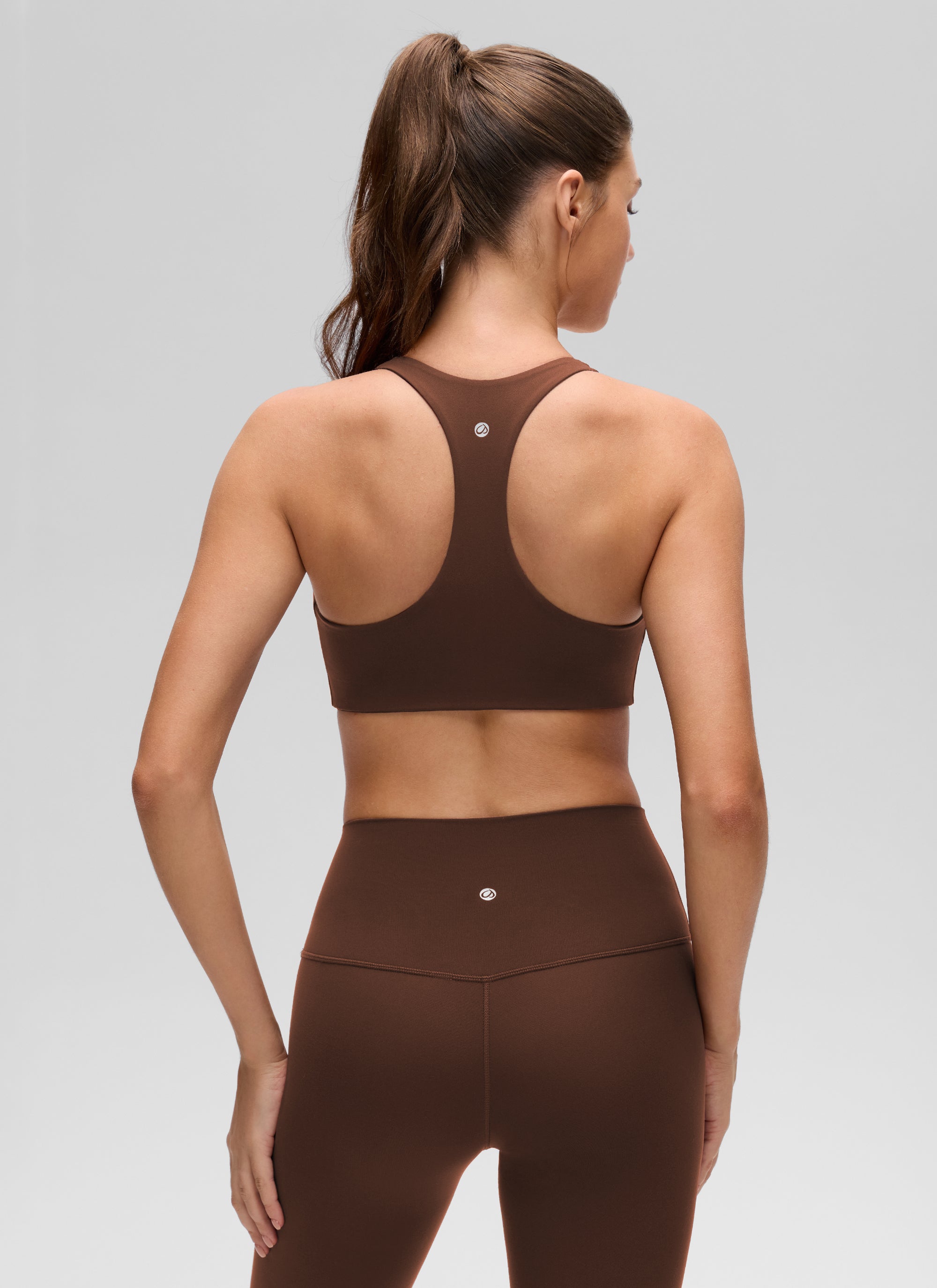 CRZ YOGA Áo yoga nữ kiểu cổ chữ V và lưng khoét sâu ( Butterluxe ) có áo lót thể thao tích hợp, màu nâu Lava
