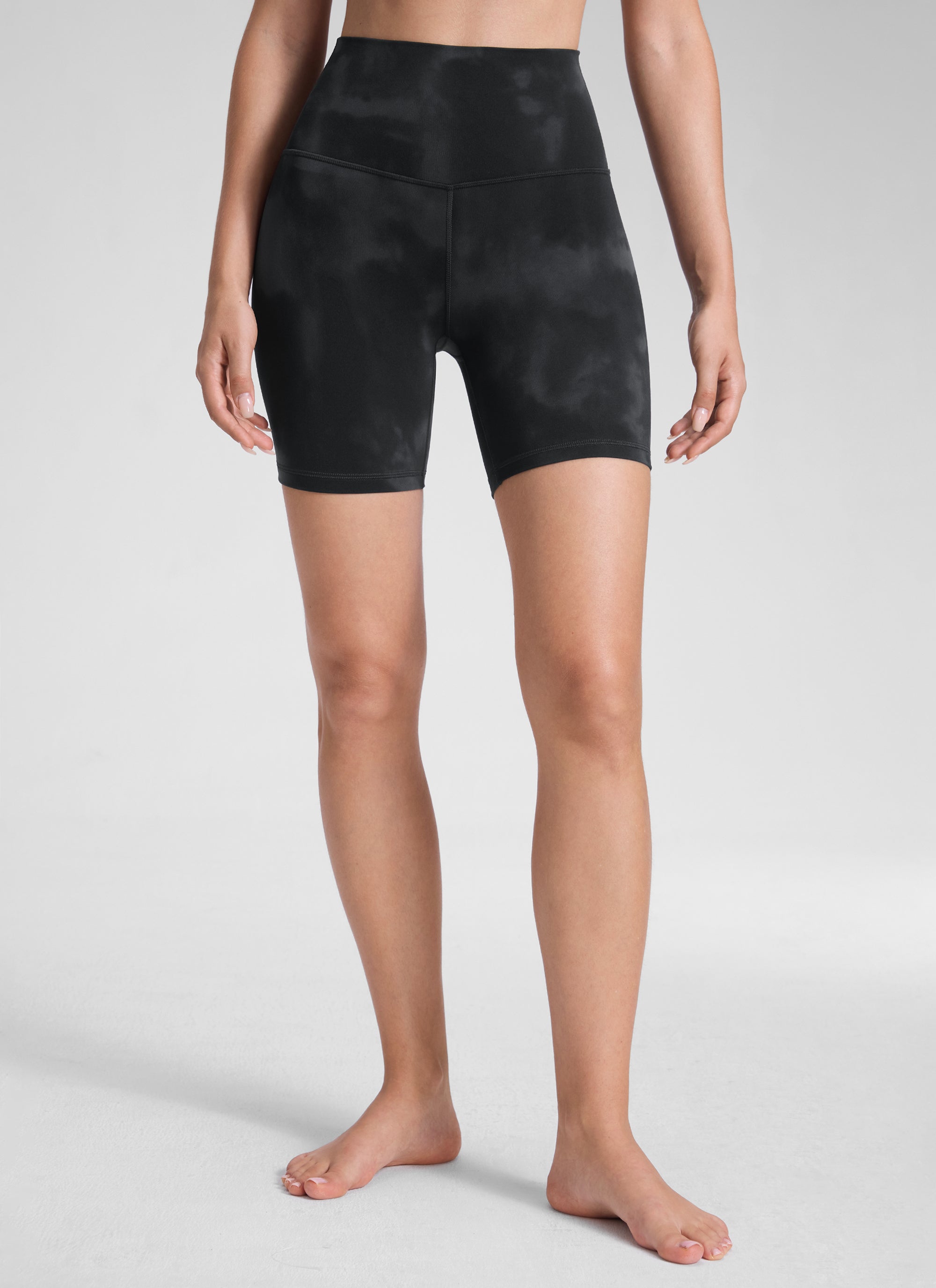 Quần short yoga cạp cao dành cho nữ CRZ YOGA - Quần short kiểu biker " Butterluxe " 6'' màu đen, họa tiết hoa tie-dye