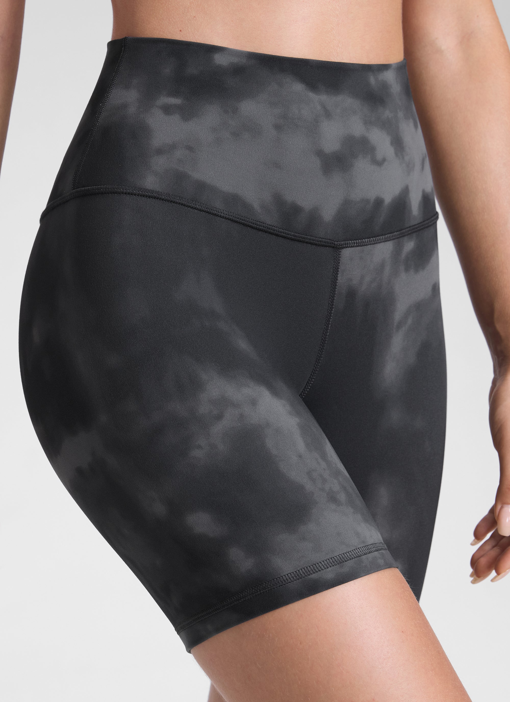 Quần short yoga cạp cao dành cho nữ CRZ YOGA - Quần short kiểu biker " Butterluxe " 6'' màu xám họa tiết hoa tie-dye