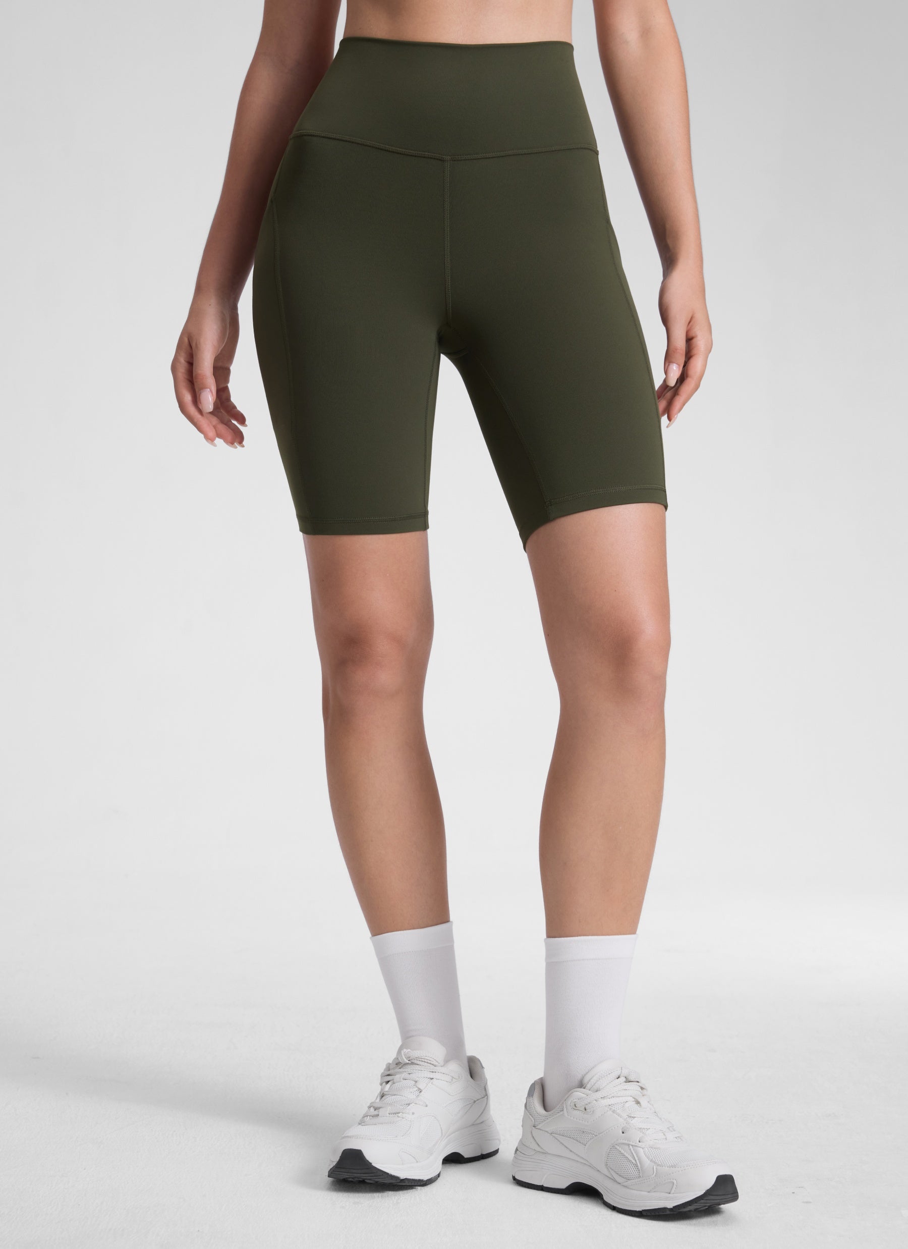 CRZ YOGA Quần short yoga nữ cạp cao kiểu biker có túi kiểu “ Butterluxe ”, dài 8 inch, màu xanh ô liu