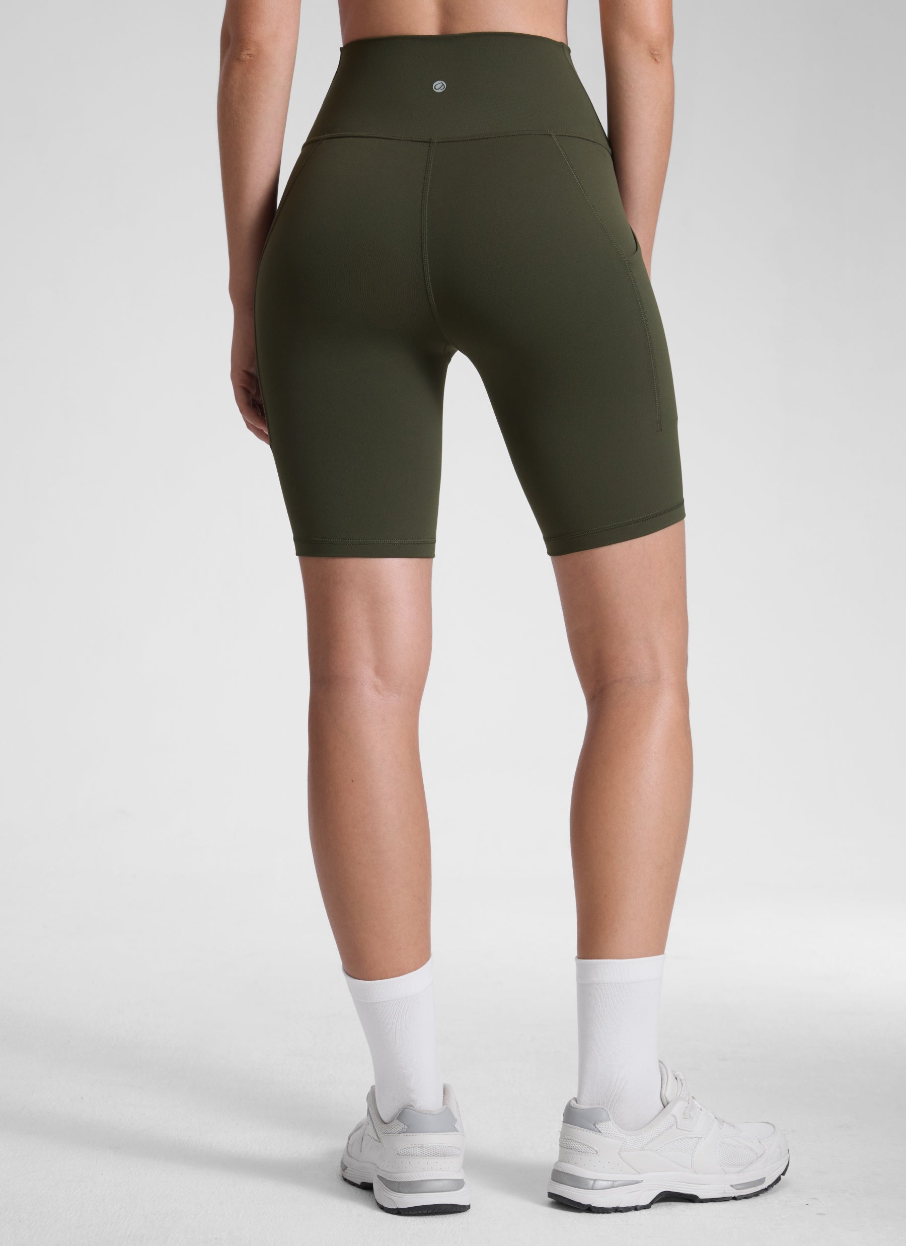 CRZ YOGA Quần short yoga nữ cạp cao kiểu biker có túi kiểu “ Butterluxe ”, dài 8 inch, màu xanh ô liu