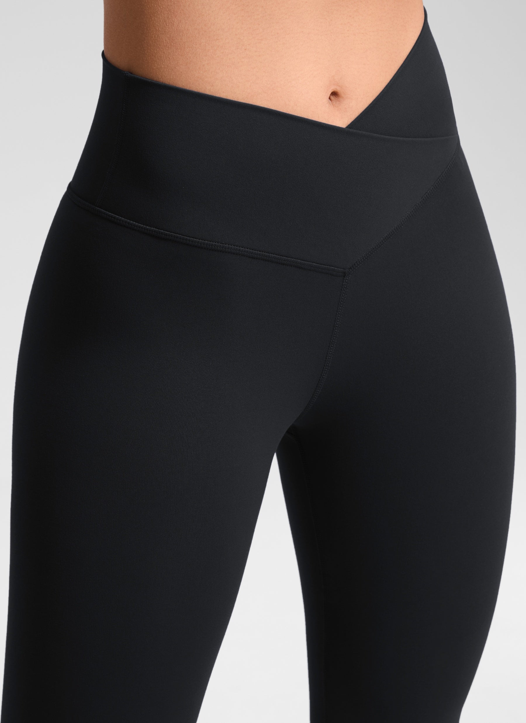 CRZ YOGA Quần legging yoga nữ cạp cao kiểu " Butterluxe " 28'' với đường viền eo hình chữ V chéo, màu đen