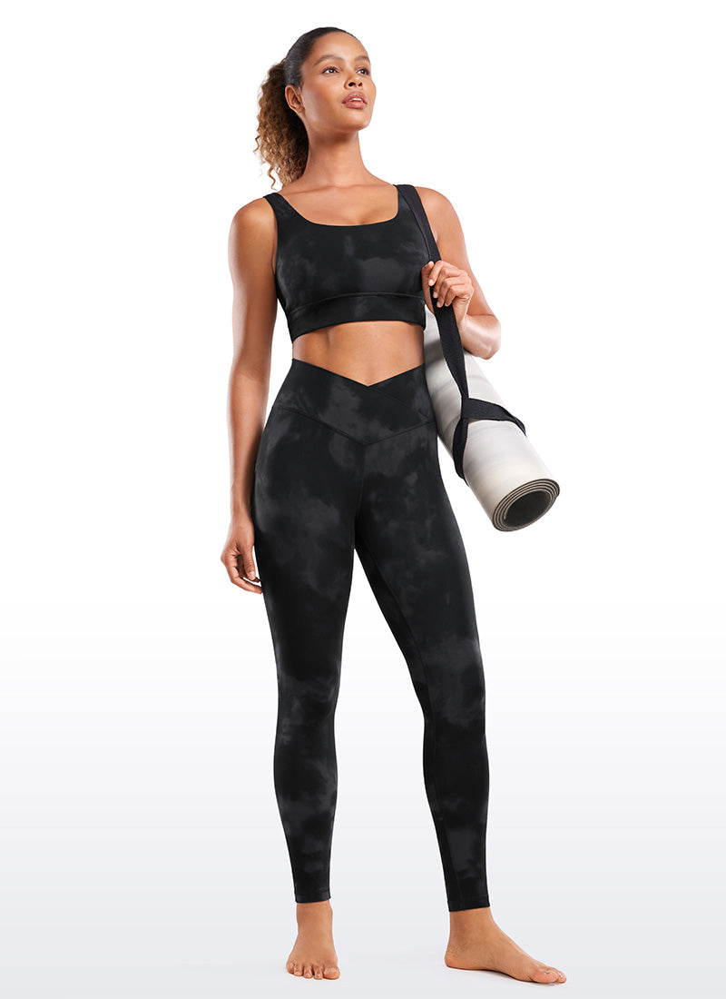 CRZ YOGA Quần legging yoga nữ cạp cao kiểu " Butterluxe " 28'' với họa tiết hoa tie-dye màu đen và đường viền chữ V chéo ở eo
