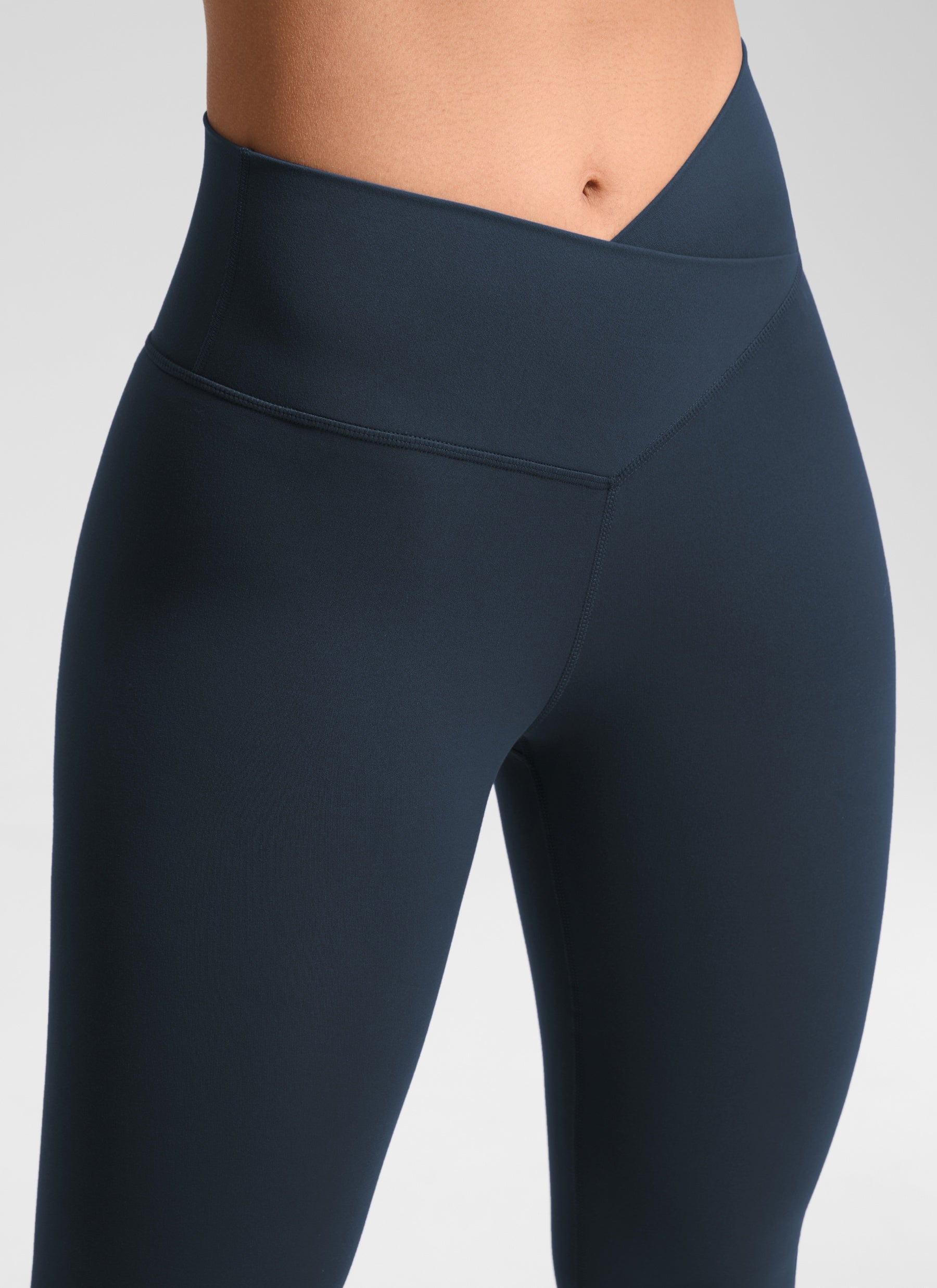 CRZ YOGA Quần legging yoga nữ cạp cao kiểu " Butterluxe " 28'' với đường viền eo chữ V màu xanh navy đậm