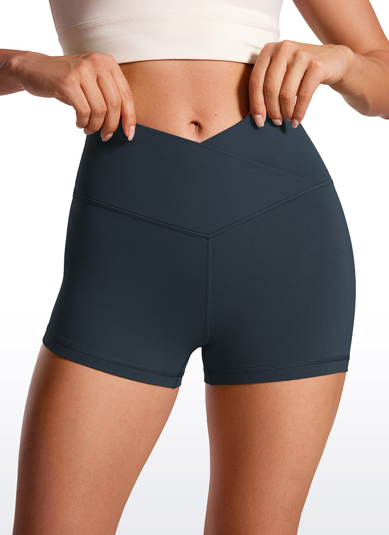 CRZ YOGA Quần đùi đi xe đạp nữ cạp cao kiểu " Butterluxe " với đường cắt chữ V ở eo, chiều dài 3'' Màu xanh hải quân đậm