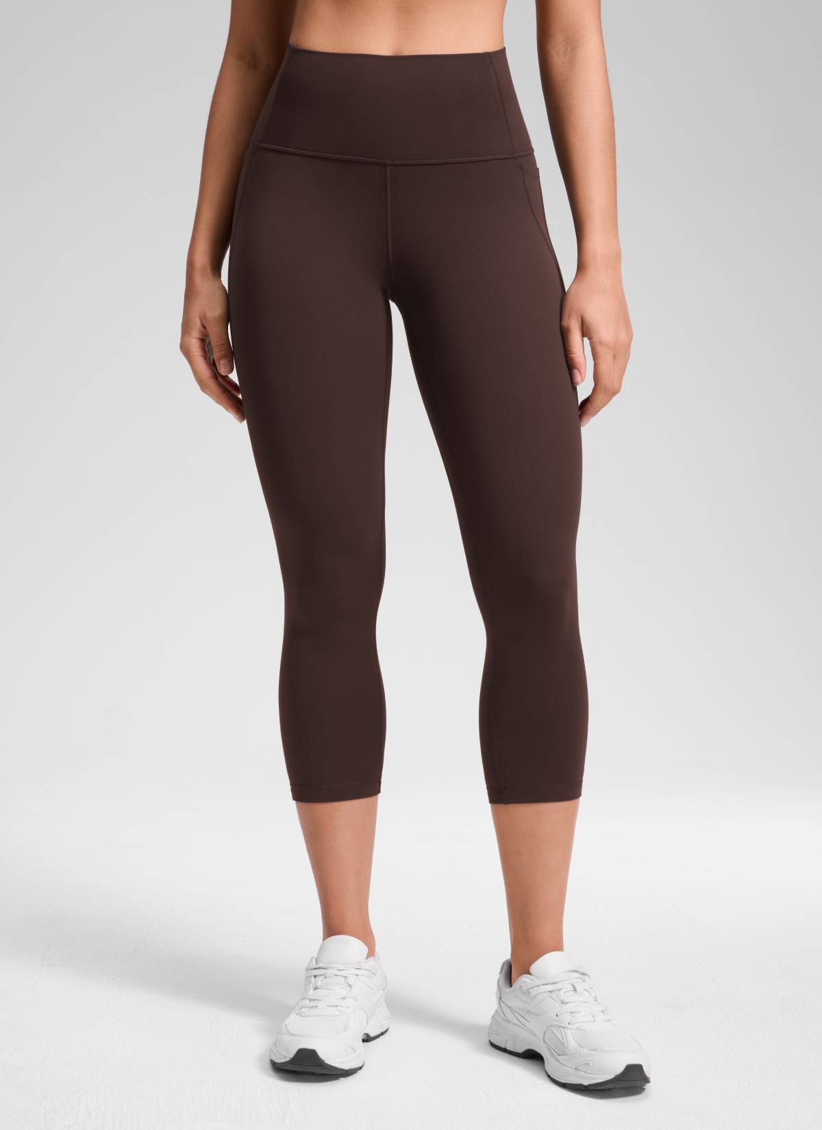 CRZ YOGA Quần capri yoga nữ cạp cao kiểu " Butterluxe " có túi, dài 21 inch, màu nâu sô-cô-la nóng