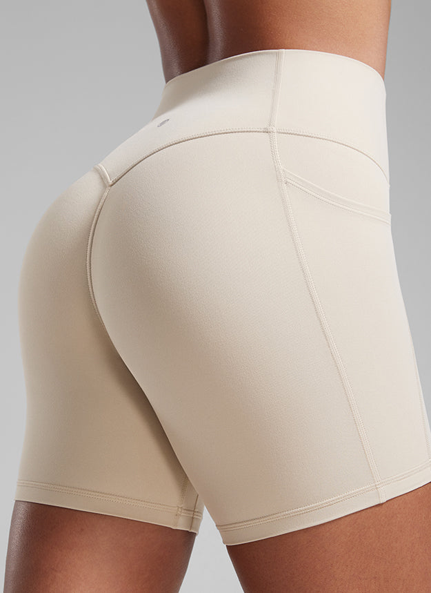 CRZ YOGA Butterlift Quần short đạp xe dành cho nữ giúp nâng mông, không đường may phía trước, có túi, dài 5 inch, màu Mojave Tan