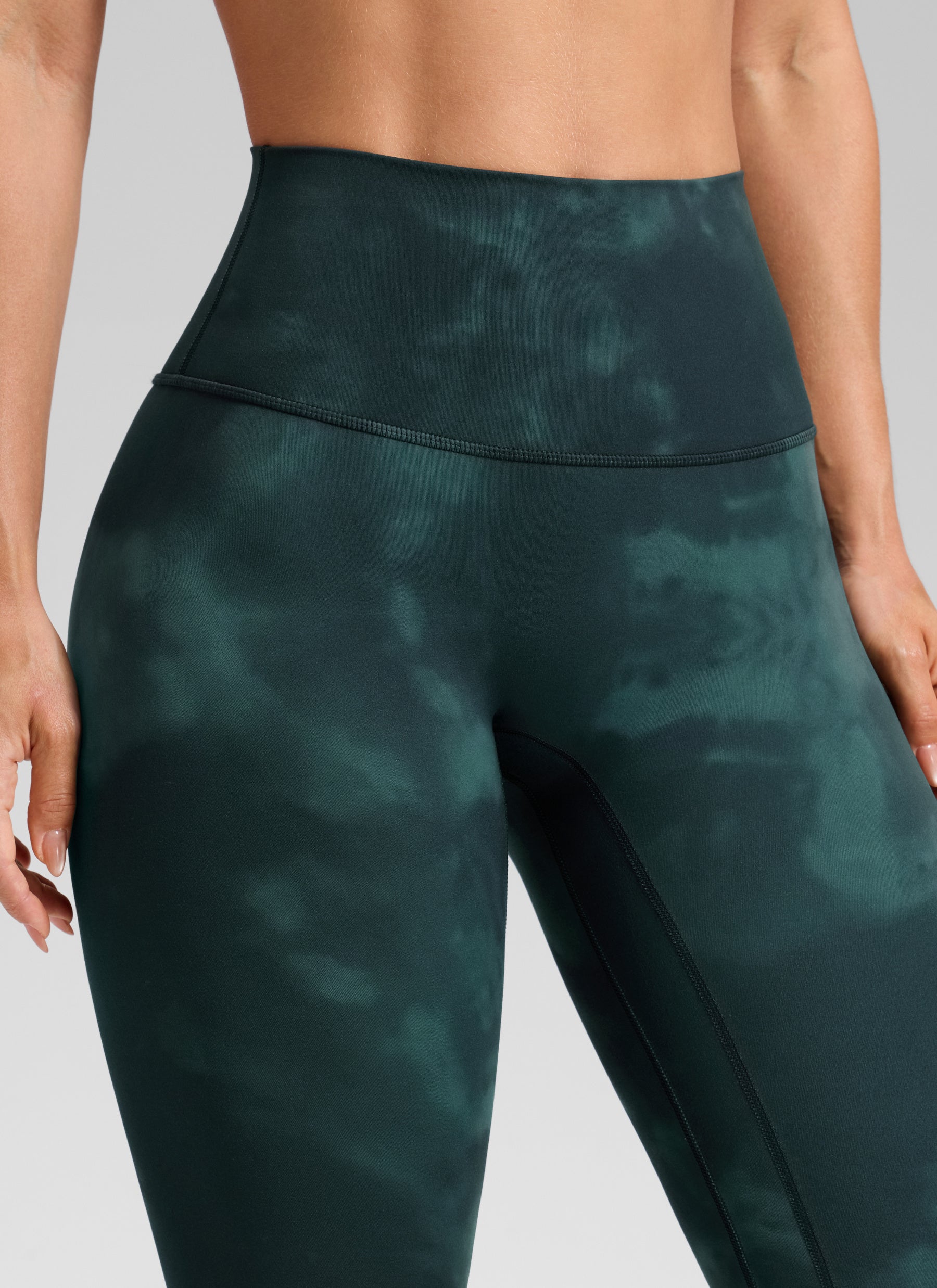 Butterluxe CRZ YOGA - Quần legging yoga nữ kiểu cạp cao không đường may phía trước, in hoa tie-dye màu xanh ngọc lục bảo, chiều dài 25 inch