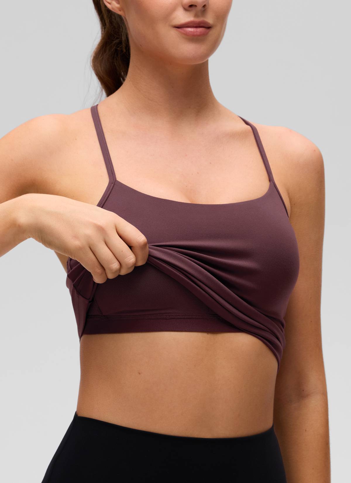 Butterluxe CRZ YOGA Áo thun yoga nữ ôm sát, cổ tròn, tay ngắn, có áo lót tích hợp, kiểu lưng chữ Y, màu mận chín