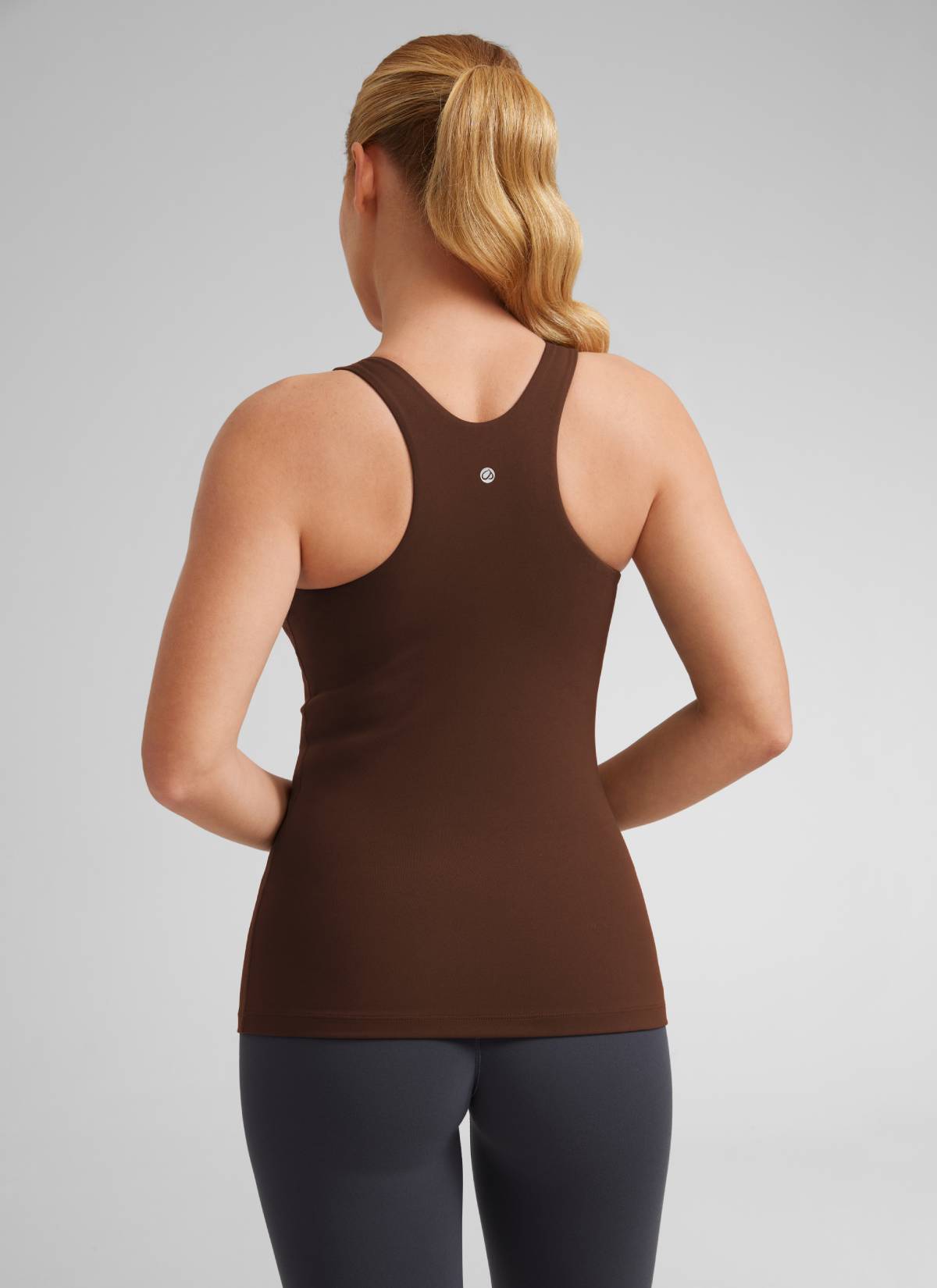 Áo thun yoga nữ CRZ YOGA kiểu ôm sát, cổ cao, lưng khoét sâu kiểu racerback, họa tiết “ Butterluxe ”, màu nâu Lava