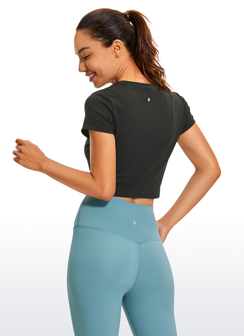 Áo thun yoga nữ CRZ YOGA kiểu dáng cổ điển, họa tiết “ Butterluxe ”, tay ngắn, dáng cropped, màu đen
