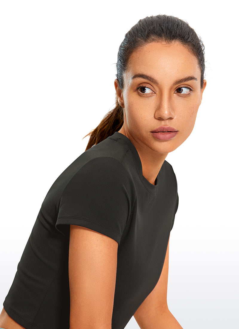 Áo thun yoga nữ CRZ YOGA kiểu dáng cổ điển, họa tiết “ Butterluxe ”, tay ngắn, dáng cropped, màu đen