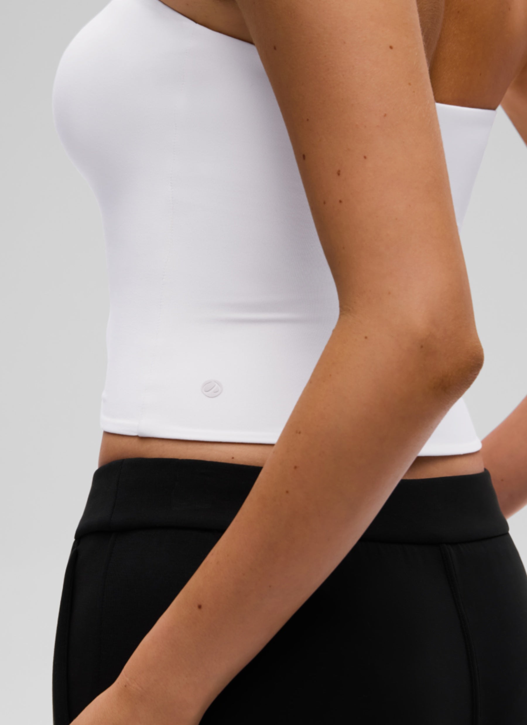 CRZ YOGA Áo thun nữ dáng ôm sát, không dây, họa tiết hoa văn “ Butterluxe ” màu trắng
