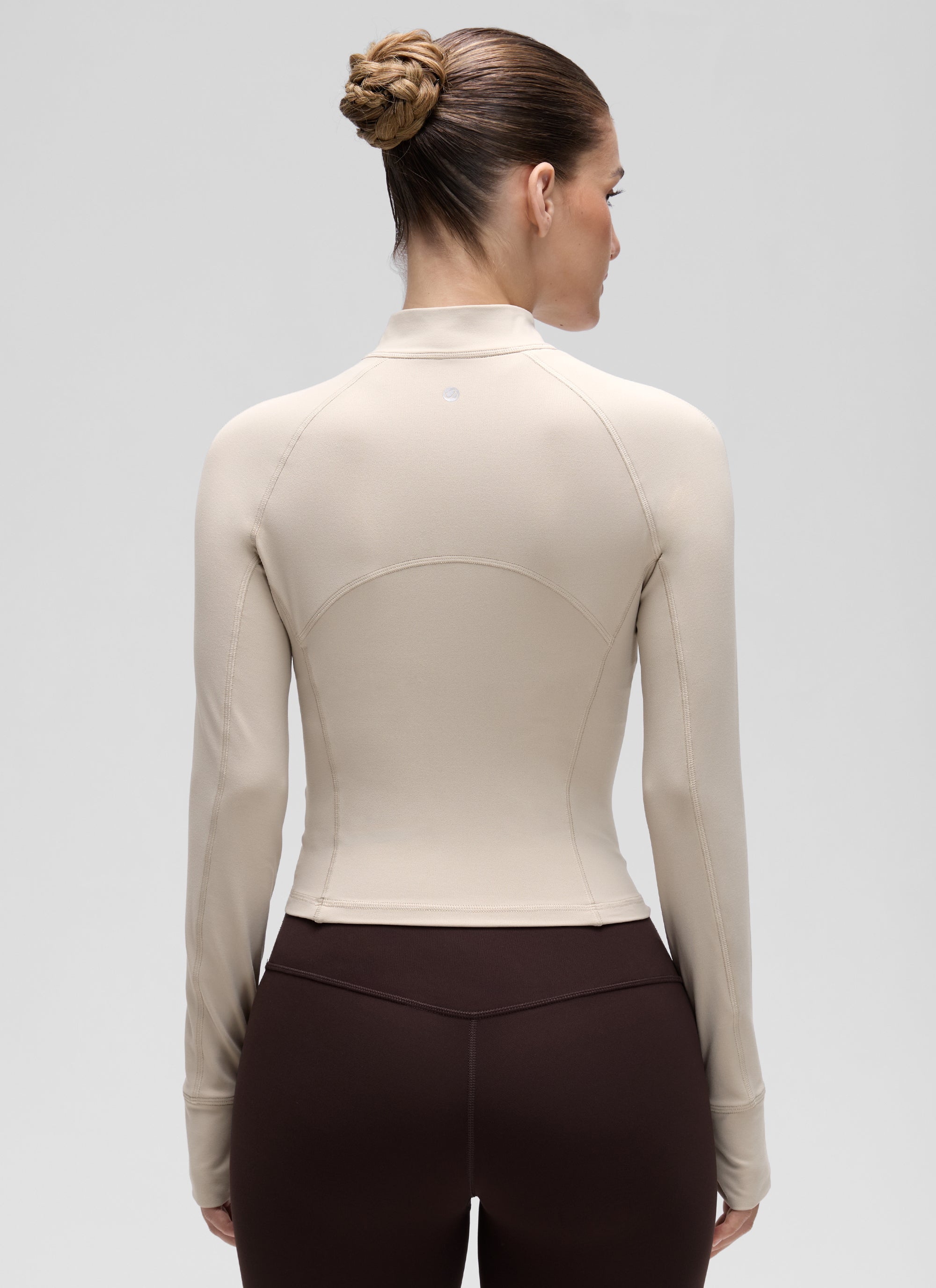 Áo thun yoga ôm sát dành cho nữ CRZ YOGA, mẫu “ Butterluxe ”, tay dài, khóa kéo nửa cổ, màu Mojave Tan