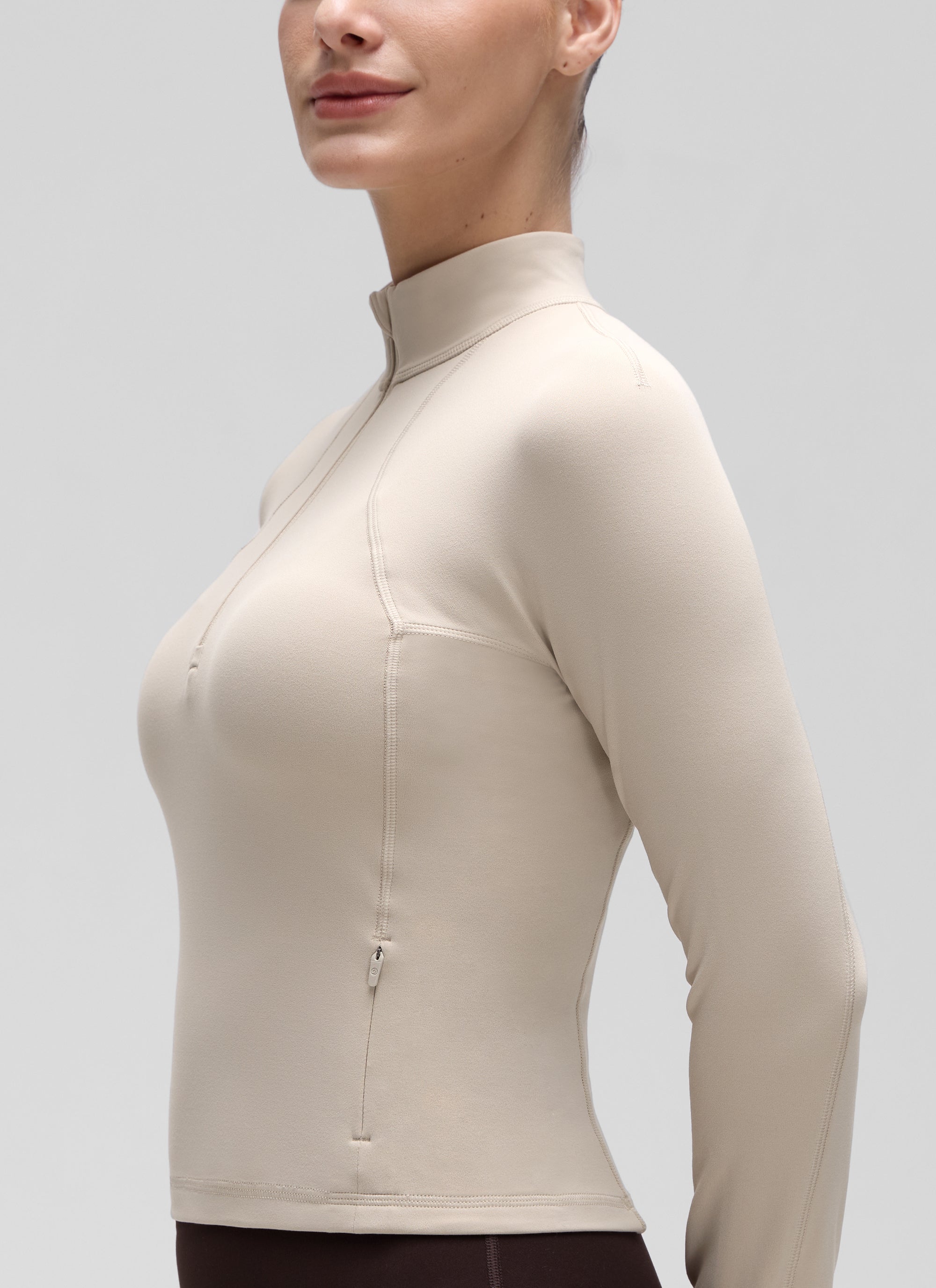 Áo thun yoga ôm sát dành cho nữ CRZ YOGA, mẫu “ Butterluxe ”, tay dài, khóa kéo nửa cổ, màu Mojave Tan