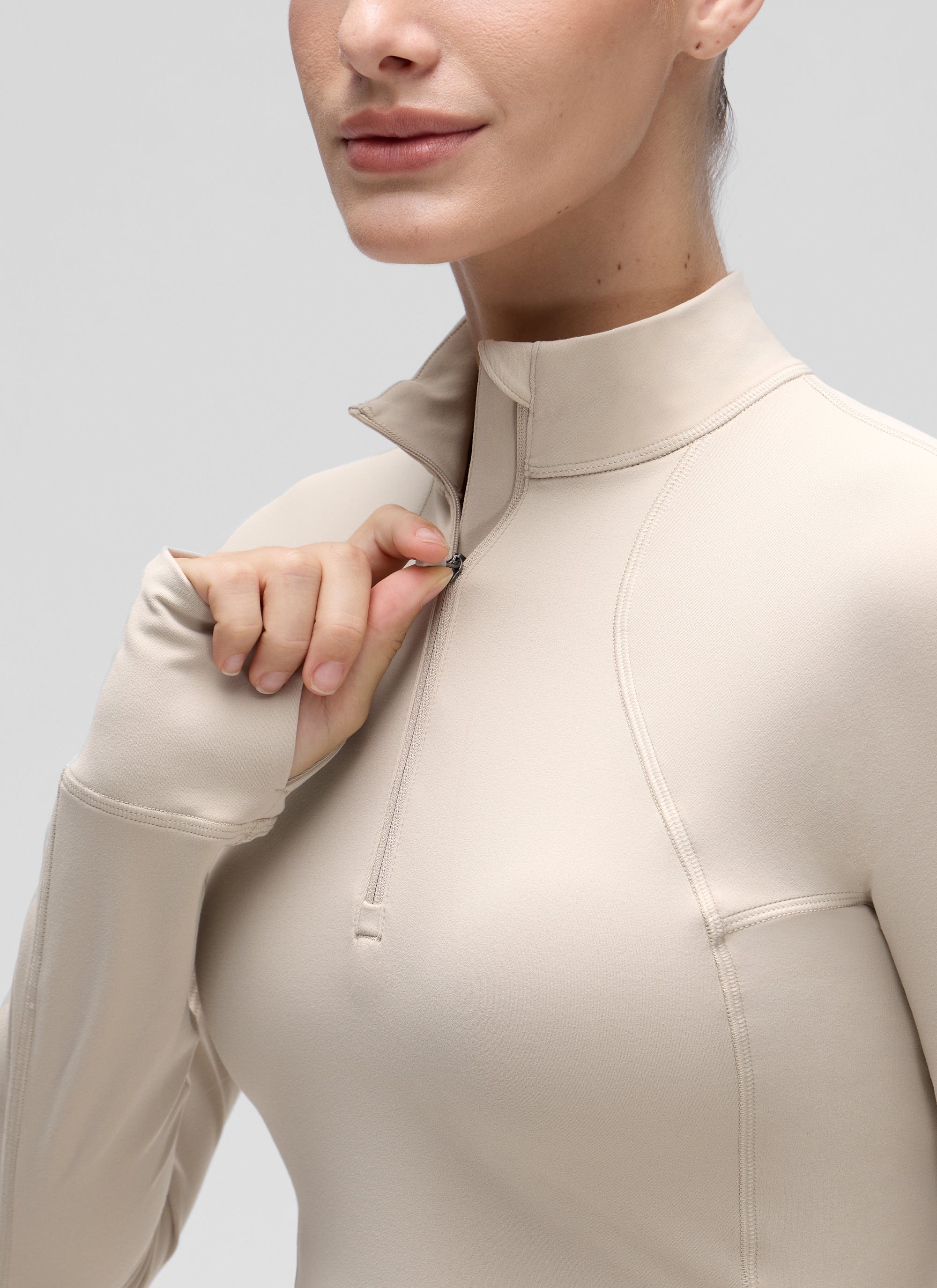 Áo thun yoga ôm sát dành cho nữ CRZ YOGA, mẫu “ Butterluxe ”, tay dài, khóa kéo nửa cổ, màu Mojave Tan